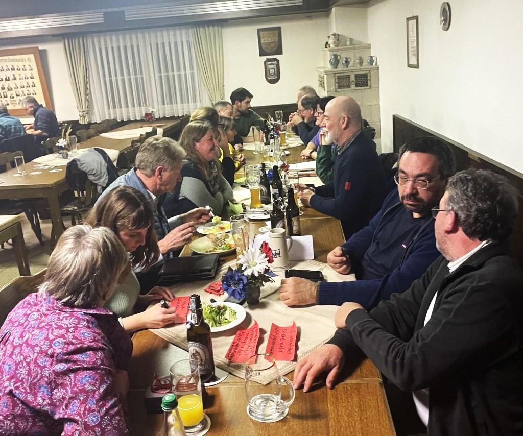 Spannende Wirtshaustischgespräche mit Gisela Sengl