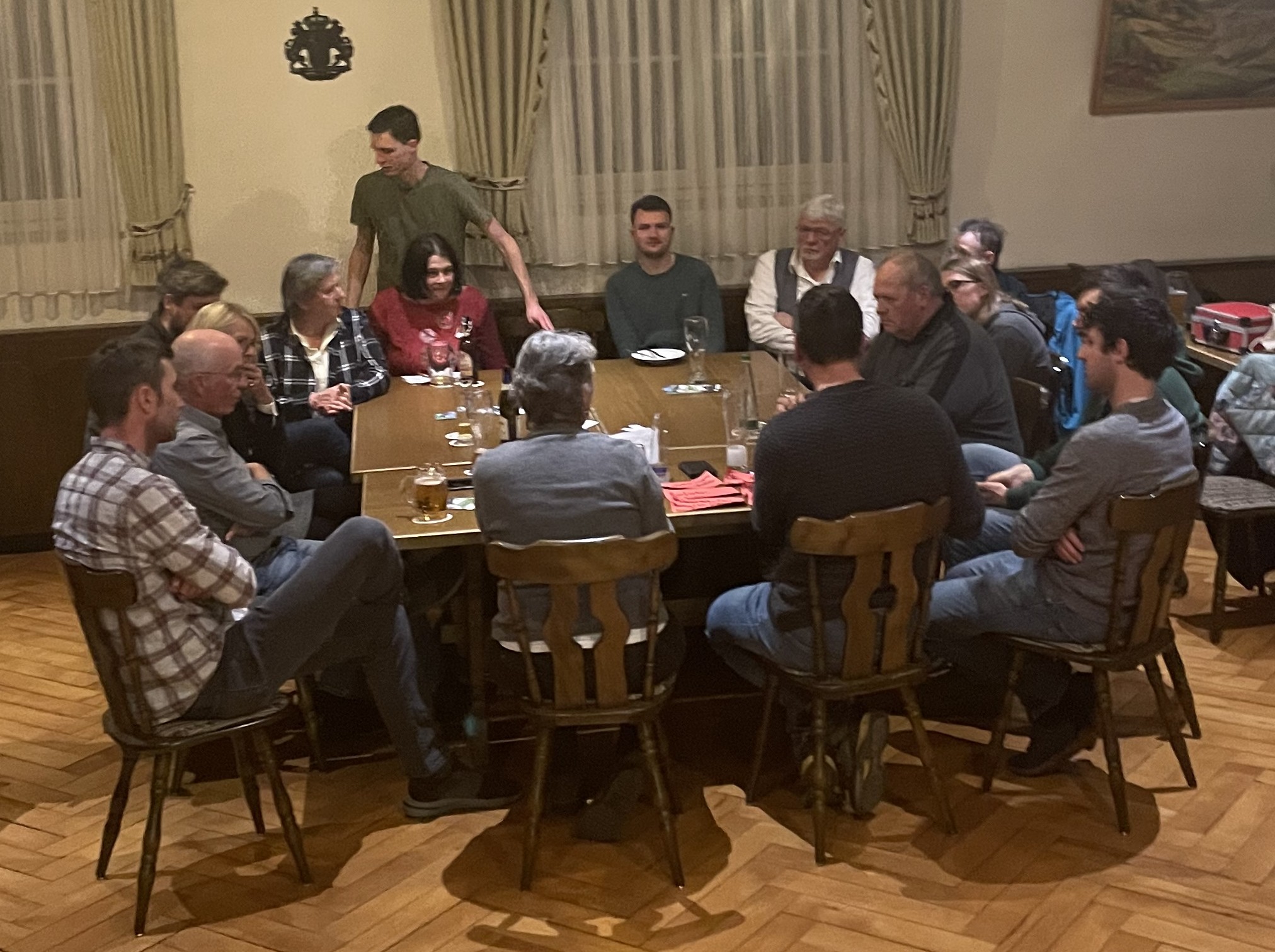 Spannende Wirtshaustischgespräche mit Gisela Sengl