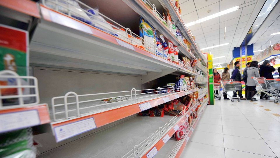 Leere Regale –  so sähe unsere Welt ohne Insekten aus