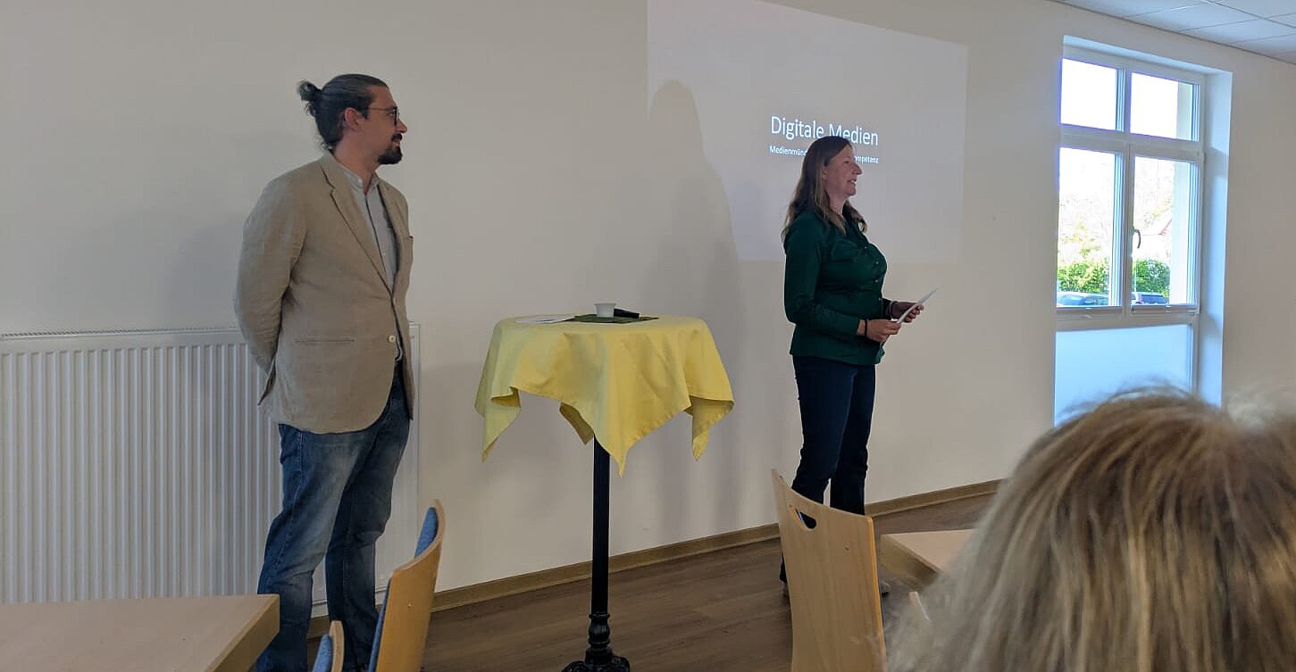 Digitale Medien: Medienkompetenz vs. Medienmündigkeit